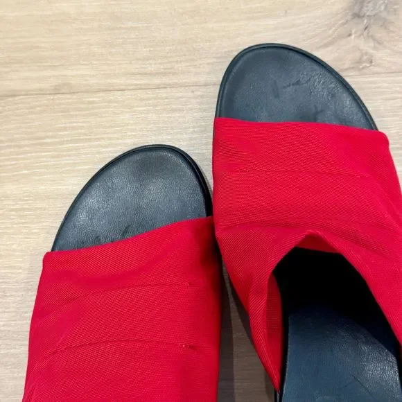 Munro 'Traci' Mule Sandals in Red Fabric - Women's size 7 - Picture 8 of 8